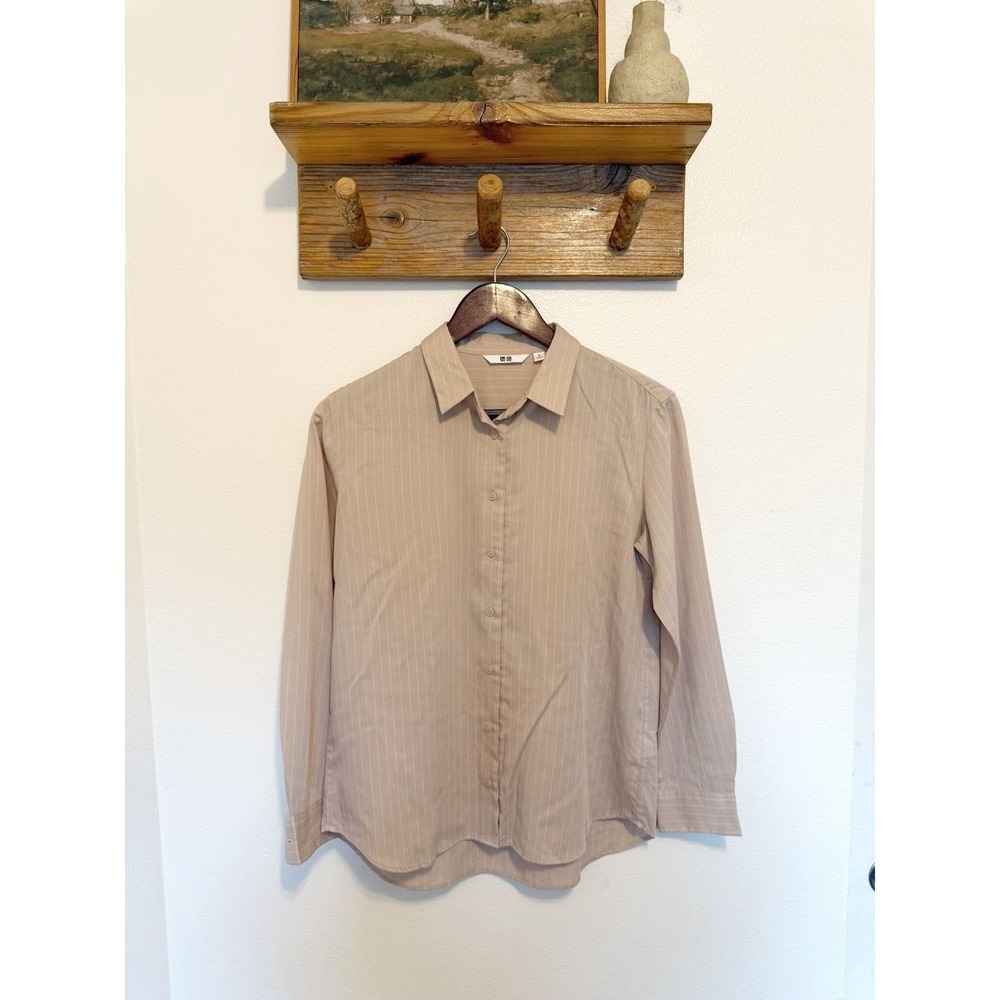 UNIQLO women's tshirt button down size medium cotton
